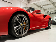 フェラーリ 488スパイダー F1 DCT 正規D車 RossoCorsa フロントサスペンションリフティング Cremaレザー フル電動シート シートヒーター カーボンLEDステア カーボンインテリア JBLサウンド 鍛造20AW