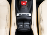 フェラーリ 488スパイダー F1 DCT 正規D車 RossoCorsa フロントサスペンションリフティング Cremaレザー フル電動シート シートヒーター カーボンLEDステア カーボンインテリア JBLサウンド 鍛造20AW