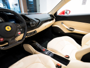 フェラーリ 488スパイダー F1 DCT 正規D車 RossoCorsa フロントサスペンションリフティング Cremaレザー フル電動シート シートヒーター カーボンLEDステア カーボンインテリア JBLサウンド 鍛造20AW