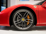 フェラーリ 488スパイダー F1 DCT 正規D車 RossoCorsa フロントサスペンションリフティング Cremaレザー フル電動シート シートヒーター カーボンLEDステア カーボンインテリア JBLサウンド 鍛造20AW