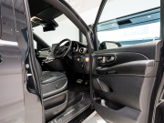 メルセデスベンツ Vクラス V220d ｽﾎﾟｰﾂ ﾛﾝｸﾞ ﾚｰﾀﾞｰP　ﾏｲﾊﾞｯﾊ仕様 ｴｸﾞｾｸﾃｨﾌﾞｼｰﾄ TVﾓﾆﾀｰ付ﾊﾟｰﾃｰｼｮﾝ ﾊﾟﾉﾗﾏSR 4人乗り