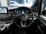 メルセデスベンツ Vクラス V220d ｽﾎﾟｰﾂ ﾛﾝｸﾞ ﾚｰﾀﾞｰP　ﾏｲﾊﾞｯﾊ仕様 ｴｸﾞｾｸﾃｨﾌﾞｼｰﾄ TVﾓﾆﾀｰ付ﾊﾟｰﾃｰｼｮﾝ ﾊﾟﾉﾗﾏSR 4人乗り