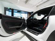 ポルシェ 911(Type992) GT3 PDK クラブスポーツPKG 正規D車 左H フロントリフト フルバケットシート カーボンルーフ PCMナビ CarPlay PDLSティンテッドLEDヘッドライト カーボンインテリアPKG 新車保証