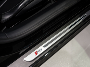 アウディ R8 R8 5.2 FSI V10 Plus Quattro　正規D車 ﾌｧｲﾝﾅｯﾊﾟﾚｻﾞｰﾊﾞｹｯﾄｼｰﾄ 純正MMIﾅﾋﾞ Bang&Olufsen ｶｰﾎﾞﾝｾﾗﾐｯｸﾌﾞﾚｰｷ ｶｰﾎﾞﾝｴｸｽﾃﾘｱ ﾚｰｻﾞｰLED OP20ｲﾝﾁAW EBM　2年保証