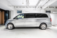 メルセデスベンツ Vクラス V220d ｴｸｽﾄﾗﾛﾝｸﾞ ﾚｰﾀﾞｰP　ﾏｲﾊﾞｯﾊ仕様 ｴｸﾞｾｸﾃｨﾌﾞｼｰﾄ TVﾓﾆﾀｰ付ﾊﾟｰﾃｰｼｮﾝ ｽﾀｰﾗｲﾄﾍｯﾄﾞﾗｲﾅｰ 4人乗り