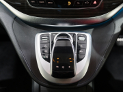 メルセデスベンツ Vクラス V220d ｴｸｽﾄﾗﾛﾝｸﾞ ﾚｰﾀﾞｰP　ﾏｲﾊﾞｯﾊ仕様 ｴｸﾞｾｸﾃｨﾌﾞｼｰﾄ TVﾓﾆﾀｰ付ﾊﾟｰﾃｰｼｮﾝ ｽﾀｰﾗｲﾄﾍｯﾄﾞﾗｲﾅｰ 4人乗り