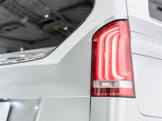 メルセデスベンツ Vクラス V220d ｴｸｽﾄﾗﾛﾝｸﾞ ﾚｰﾀﾞｰP　ﾏｲﾊﾞｯﾊ仕様 ｴｸﾞｾｸﾃｨﾌﾞｼｰﾄ TVﾓﾆﾀｰ付ﾊﾟｰﾃｰｼｮﾝ ｽﾀｰﾗｲﾄﾍｯﾄﾞﾗｲﾅｰ 4人乗り