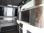 メルセデスベンツ Vクラス V220d ｴｸｽﾄﾗﾛﾝｸﾞ ﾚｰﾀﾞｰP　ﾏｲﾊﾞｯﾊ仕様 ｴｸﾞｾｸﾃｨﾌﾞｼｰﾄ TVﾓﾆﾀｰ付ﾊﾟｰﾃｰｼｮﾝ ｽﾀｰﾗｲﾄﾍｯﾄﾞﾗｲﾅｰ 4人乗り