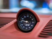 ポルシェ 911(Type992) ｶﾚﾗS ｶﾌﾞﾘｵﾚ　正規D車 ﾎﾞﾙﾄﾞｰﾚｯﾄﾞﾌﾙﾚｻﾞｰ ｼｰﾄﾍﾞﾝﾁﾚｰｼｮﾝ 純正PCM BOSEｻｳﾝﾄﾞ ACC ｽﾎﾟｰﾂｴｷｿﾞｰｽﾄ 20&21ｲﾝﾁAW　2年保証