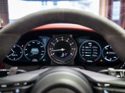 ポルシェ 911(Type992) ｶﾚﾗS ｶﾌﾞﾘｵﾚ　正規D車 ﾎﾞﾙﾄﾞｰﾚｯﾄﾞﾌﾙﾚｻﾞｰ ｼｰﾄﾍﾞﾝﾁﾚｰｼｮﾝ 純正PCM BOSEｻｳﾝﾄﾞ ACC ｽﾎﾟｰﾂｴｷｿﾞｰｽﾄ 20&21ｲﾝﾁAW　2年保証