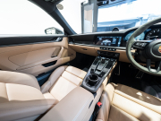 ポルシェ 911(Type992) カレラS 正規D車 エントリードライブ 14wayベージュ革シート 純正PCM BOSEサウンド ACC スポーツエキゾースト 20&21インチAW 2年保証
