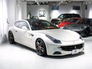 フェラーリ FF Ferrari Four F1 DCT　正規D車 左H ｸｵｲｵ革 ﾌﾙ電動ｼｰﾄﾍﾞﾝﾁﾚｰｼｮﾝ ﾊﾟﾉﾗﾏｶﾞﾗｽﾙｰﾌ ﾊﾟｯｾﾝｼﾞｬｰﾃﾞｨｽﾌﾟﾚｲ LEDｶｰﾎﾞﾝﾄﾞﾗｲﾊﾞｰｿﾞｰﾝ ﾅﾋﾞTV Bｶﾒﾗ 鍛造20ｲﾝﾁ ﾛｰﾀﾞｳﾝ PowerCraftﾏﾌﾗｰ OP800 記録簿多数