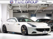 フェラーリ FF Ferrari Four F1 DCT　正規D車 左H ｸｵｲｵ革 ﾌﾙ電動ｼｰﾄﾍﾞﾝﾁﾚｰｼｮﾝ ﾊﾟﾉﾗﾏｶﾞﾗｽﾙｰﾌ ﾊﾟｯｾﾝｼﾞｬｰﾃﾞｨｽﾌﾟﾚｲ LEDｶｰﾎﾞﾝﾄﾞﾗｲﾊﾞｰｿﾞｰﾝ ﾅﾋﾞTV Bｶﾒﾗ 鍛造20ｲﾝﾁ ﾛｰﾀﾞｳﾝ PowerCraftﾏﾌﾗｰ OP800 記録簿多数