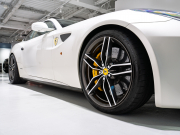 フェラーリ FF Ferrari Four F1 DCT　正規D車 左H ｸｵｲｵ革 ﾌﾙ電動ｼｰﾄﾍﾞﾝﾁﾚｰｼｮﾝ ﾊﾟﾉﾗﾏｶﾞﾗｽﾙｰﾌ ﾊﾟｯｾﾝｼﾞｬｰﾃﾞｨｽﾌﾟﾚｲ LEDｶｰﾎﾞﾝﾄﾞﾗｲﾊﾞｰｿﾞｰﾝ ﾅﾋﾞTV Bｶﾒﾗ 鍛造20ｲﾝﾁ ﾛｰﾀﾞｳﾝ PowerCraftﾏﾌﾗｰ OP800 記録簿多数