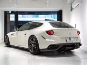 フェラーリ FF Ferrari Four F1 DCT　正規D車 左H ｸｵｲｵ革 ﾌﾙ電動ｼｰﾄﾍﾞﾝﾁﾚｰｼｮﾝ ﾊﾟﾉﾗﾏｶﾞﾗｽﾙｰﾌ ﾊﾟｯｾﾝｼﾞｬｰﾃﾞｨｽﾌﾟﾚｲ LEDｶｰﾎﾞﾝﾄﾞﾗｲﾊﾞｰｿﾞｰﾝ ﾅﾋﾞTV Bｶﾒﾗ 鍛造20ｲﾝﾁ ﾛｰﾀﾞｳﾝ PowerCraftﾏﾌﾗｰ OP800 記録簿多数