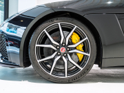 ジャガー Fタイプ SVR 5.0L P575 AWD　正規D車 右H SVRｶｰﾎﾞﾝｾﾗﾐｯｸﾌﾞﾚｰｷﾊﾟｯｸ 12way革ｼｰﾄ ﾋｰﾀｰ&ﾍﾞﾝﾁﾚｰﾀｰ ﾊﾟﾉﾗﾐｯｸR MERIDIAN 専用INCONELｴｷｿﾞｰｽﾄ OP20AW