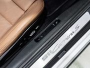 ポルシェ 911(Type992) ｶﾚﾗS ｶﾌﾞﾘｵﾚ　正規D車 ｴﾝﾄﾘｰD ﾍﾞｰｼﾞｭﾚｻﾞｰ 14wayｱﾀﾞﾌﾟﾃｨﾌﾞｼｰﾄ ﾍﾞﾝﾁﾚｰｼｮﾝ 純正PCM ACC ﾚｰﾝﾁｪﾝｼﾞA ｽﾎﾟｰﾂｴｷｿﾞｰｽﾄ 20&21ｲﾝﾁAW