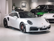 ポルシェ 911(Type992) ﾀｰﾎﾞ PDK ｽﾎﾟｰﾂｸﾛﾉPKG　正規D車 1ｵｰﾅｰ 黒革18way 電動ｶﾞﾗｽｻﾝﾙｰﾌ ﾋｰﾀｰ&ﾍﾞﾝﾁﾚｰｼｮﾝ PCMﾅﾋﾞ CarPlay BOSE ｽﾎﾟｰﾂｴｸﾞｿﾞｰｽﾄ ﾀｰﾎﾞSﾃﾞｻﾞｲﾝ20&21AW　新車保証継承可