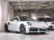 ポルシェ 911(Type992) ﾀｰﾎﾞ PDK ｽﾎﾟｰﾂｸﾛﾉPKG　正規D車 1ｵｰﾅｰ 黒革18way 電動ｶﾞﾗｽｻﾝﾙｰﾌ ﾋｰﾀｰ&ﾍﾞﾝﾁﾚｰｼｮﾝ PCMﾅﾋﾞ CarPlay BOSE ｽﾎﾟｰﾂｴｸﾞｿﾞｰｽﾄ ﾀｰﾎﾞSﾃﾞｻﾞｲﾝ20&21AW　新車保証継承可