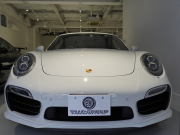 ポルシェ 911(Type991) ﾀｰﾎﾞS ｽﾎﾟｰﾂｸﾛﾉ&ｶｰﾎﾞﾝｲﾝﾃﾘｱPKG　正規D車  ｴﾝﾄﾘｰD PCCB 赤革 ﾍﾞﾝﾁﾚｰﾀｰ ｻﾝﾙｰﾌ ﾅﾋﾞTV Bｶﾒﾗ  LEDﾗｲﾄ　2年保証付