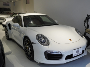 ポルシェ 911(Type991) ﾀｰﾎﾞS ｽﾎﾟｰﾂｸﾛﾉ&ｶｰﾎﾞﾝｲﾝﾃﾘｱPKG　正規D車  ｴﾝﾄﾘｰD PCCB 赤革 ﾍﾞﾝﾁﾚｰﾀｰ ｻﾝﾙｰﾌ ﾅﾋﾞTV Bｶﾒﾗ  LEDﾗｲﾄ　2年保証付