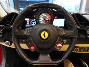 フェラーリ 488スパイダー F1 DCT　正規ﾃﾞｨｰﾗｰ車 ROSSOCORSA×CREMAﾚｻﾞｰ  20ｲﾝﾁ鍛造AW 電動ｼｰﾄ JBLｻｳﾝﾄﾞ ｶｰﾎﾞﾝｲﾝﾃﾘｱ ﾌﾛﾝﾄﾘﾌﾀｰ CCM SCM2