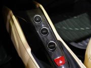 フェラーリ 488スパイダー F1 DCT　正規ﾃﾞｨｰﾗｰ車 ROSSOCORSA×CREMAﾚｻﾞｰ  20ｲﾝﾁ鍛造AW 電動ｼｰﾄ JBLｻｳﾝﾄﾞ ｶｰﾎﾞﾝｲﾝﾃﾘｱ ﾌﾛﾝﾄﾘﾌﾀｰ CCM SCM2