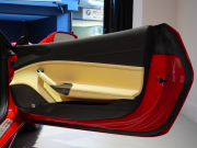 フェラーリ 488スパイダー F1 DCT　正規ﾃﾞｨｰﾗｰ車 ROSSOCORSA×CREMAﾚｻﾞｰ  20ｲﾝﾁ鍛造AW 電動ｼｰﾄ JBLｻｳﾝﾄﾞ ｶｰﾎﾞﾝｲﾝﾃﾘｱ ﾌﾛﾝﾄﾘﾌﾀｰ CCM SCM2