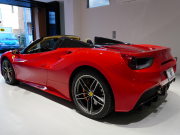 フェラーリ 488スパイダー F1 DCT　正規ﾃﾞｨｰﾗｰ車 ROSSOCORSA×CREMAﾚｻﾞｰ  20ｲﾝﾁ鍛造AW 電動ｼｰﾄ JBLｻｳﾝﾄﾞ ｶｰﾎﾞﾝｲﾝﾃﾘｱ ﾌﾛﾝﾄﾘﾌﾀｰ CCM SCM2