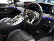 AMG GT 4ドアクーペ GT43 4MATIC+ AMG RIDE CONTROL+ PKG 1オーナー 右H Meコネクト HUD Pスタ 黒革 パノラマSR MBUXナビTV ベンチレーター ダイナミックシート ブルメスター ハンズフリーA AIRマチック 新車保証継承可