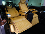 メルセデスベンツ Vクラス V220d AVG ﾛﾝｸﾞ　ﾏｲﾊﾞｯﾊ仕様 ｴｸﾞｾｸﾃｨﾌﾞｼｰﾄ TVﾓﾆﾀｰ付ﾊﾟｰﾃｰｼｮﾝ 専用ｺﾝﾄﾛｰﾙﾊﾟﾈﾙ 4人乗り　2年保証付