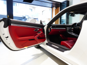 ポルシェ 911(Type991.2) ｶﾚﾗ4 ｽﾎﾟｰﾂｸﾛﾉPKG　右H ﾌﾙﾚｻﾞｰﾂｰﾄﾝｲﾝﾃﾘｱ 赤革 純正PCMﾅﾋﾞ CarPlay Bｶﾒﾗ ﾊﾟｰｸｱｼｽﾄ ｶﾚﾗS20AW　2年保証付