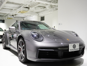 ポルシェ 911(Type992) ｶﾚﾗS ｽﾎﾟｰﾂｸﾛﾉPKG　正規D車 右H ｴﾝﾄﾘｰD ﾌﾙﾚｻﾞｰﾂｰﾄﾝｲﾝﾃﾘｱ 赤革 純正PCMﾅﾋﾞ CarPlay ｱｸﾃｨﾌﾞｾｰﾌﾃｨ ｻﾗｳﾝﾄﾞｶﾒﾗ ｶﾚﾗｸﾗｼｯｸ20/21AW　2年保証
