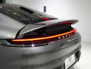 ポルシェ 911(Type992) ｶﾚﾗS ｽﾎﾟｰﾂｸﾛﾉPKG　正規D車 右H ｴﾝﾄﾘｰD ﾌﾙﾚｻﾞｰﾂｰﾄﾝｲﾝﾃﾘｱ 赤革 純正PCMﾅﾋﾞ CarPlay ｱｸﾃｨﾌﾞｾｰﾌﾃｨ ｻﾗｳﾝﾄﾞｶﾒﾗ ｶﾚﾗｸﾗｼｯｸ20/21AW　2年保証