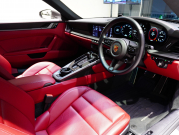ポルシェ 911(Type992) ｶﾚﾗS ｽﾎﾟｰﾂｸﾛﾉPKG　正規D車 右H ｴﾝﾄﾘｰD ﾌﾙﾚｻﾞｰﾂｰﾄﾝｲﾝﾃﾘｱ 赤革 純正PCMﾅﾋﾞ CarPlay ｱｸﾃｨﾌﾞｾｰﾌﾃｨ ｻﾗｳﾝﾄﾞｶﾒﾗ ｶﾚﾗｸﾗｼｯｸ20/21AW　2年保証