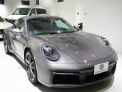 ポルシェ 911(Type992) ｶﾚﾗS ｽﾎﾟｰﾂｸﾛﾉPKG　正規D車 右H ｴﾝﾄﾘｰD ﾌﾙﾚｻﾞｰﾂｰﾄﾝｲﾝﾃﾘｱ 赤革 純正PCMﾅﾋﾞ CarPlay ｱｸﾃｨﾌﾞｾｰﾌﾃｨ ｻﾗｳﾝﾄﾞｶﾒﾗ ｶﾚﾗｸﾗｼｯｸ20/21AW　2年保証