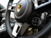 ポルシェ 911(Type991.2) ﾀｰﾎﾞS ｽﾎﾟｰﾂｸﾛﾉPKG　MY17 ｴﾝﾄﾘ‐D ﾚｻﾞｰｲﾝﾃﾘｱ 黒革 PCMﾅﾋﾞ Carplay PCCB ﾌﾞﾙﾒｽﾀｰS 　2年保証付