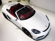 ポルシェ 718スパイダー 4.0 6MT　正規D車 ｽﾎﾟｰﾂｸﾛﾉP ｽﾊﾟｲﾀﾞｰｸﾗｼｯｸｲﾝﾃﾘｱ 18Wayｽﾎﾟｰﾂｼｰﾄ PCMﾅﾋﾞ Bｶﾒﾗ PASM ｽﾎﾟｴｸﾞ 20ｲﾝﾁ718ｽﾊﾟｲﾀﾞｰAW 新車保証付