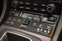 ポルシェ 911(Type991.2) カレラGTS スポーツクロノPKG 1オーナー 正規D車 エントリーD フルレザーインテリア ボルドーレッド&ブラックレザー ベンチレーター PCMナビ Bカメラ 20AW 2年保証