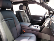 ロールスロイス カリナン 6.75 4WD Black Badge　正規D車 左H Starlight Headliner ACC 黒革 ｼｰﾄﾋｰﾀｰ&ﾍﾞﾝﾁﾚｰﾀｰ 純正HDDﾅﾋﾞTV 360ｶﾒﾗ RR刺繍 ﾗﾑｳｰﾙﾌﾛｱﾏｯﾄ 専用22ｲﾝﾁAW