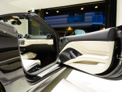 フェラーリ カリフォルニアT F1 DCT　正規D車 左H 希少OPｶﾗｰ ﾎﾜｲﾄﾚｻﾞｰ&ﾌﾞﾗｯｸｽﾃｯﾁ 純正ﾅﾋﾞ ｶｰﾎﾞﾝLEDｽﾃｱ ｽﾎﾟｰﾂｴｷｿﾞｰｽﾄ Bｶﾒﾗ 電格ﾐﾗｰ OP鍛造20AW