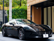 フェラーリ カリフォルニアT F1 DCT　正規D車 左H 希少OPｶﾗｰ ﾎﾜｲﾄﾚｻﾞｰ&ﾌﾞﾗｯｸｽﾃｯﾁ 純正ﾅﾋﾞ ｶｰﾎﾞﾝLEDｽﾃｱ ｽﾎﾟｰﾂｴｷｿﾞｰｽﾄ Bｶﾒﾗ 電格ﾐﾗｰ OP鍛造20AW