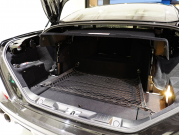 フェラーリ カリフォルニアT F1 DCT　正規D車 左H 希少OPｶﾗｰ ﾎﾜｲﾄﾚｻﾞｰ&ﾌﾞﾗｯｸｽﾃｯﾁ 純正ﾅﾋﾞ ｶｰﾎﾞﾝLEDｽﾃｱ ｽﾎﾟｰﾂｴｷｿﾞｰｽﾄ Bｶﾒﾗ 電格ﾐﾗｰ OP鍛造20AW