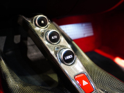 フェラーリ 812 スーパーファスト F1 DCT　正規D車 左H ｶｰﾎﾞﾝﾌｧｲﾊﾞｰﾄﾞﾗｲﾊﾞｰｿﾞｰﾝ+LEDｽﾃｱﾘﾝｸﾞ ｻｽﾍﾟﾝｼｮﾝﾘﾌﾀｰ ﾌﾙ電動ﾃﾞｲﾄﾅｼｰﾄ 純正ﾅﾋﾞ ﾊﾟｰｷﾝｸﾞｶﾒﾗ ｶｰﾎﾞﾝｲﾝﾃﾘｱ ﾊﾟｯｾﾝｼﾞｬｰﾃﾞｨｽﾌﾟﾚｲ 鍛造20AW ﾏｯﾄPPF