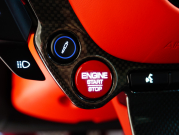 フェラーリ 812 スーパーファスト F1 DCT　正規D車 左H ｶｰﾎﾞﾝﾌｧｲﾊﾞｰﾄﾞﾗｲﾊﾞｰｿﾞｰﾝ+LEDｽﾃｱﾘﾝｸﾞ ｻｽﾍﾟﾝｼｮﾝﾘﾌﾀｰ ﾌﾙ電動ﾃﾞｲﾄﾅｼｰﾄ 純正ﾅﾋﾞ ﾊﾟｰｷﾝｸﾞｶﾒﾗ ｶｰﾎﾞﾝｲﾝﾃﾘｱ ﾊﾟｯｾﾝｼﾞｬｰﾃﾞｨｽﾌﾟﾚｲ 鍛造20AW ﾏｯﾄPPF