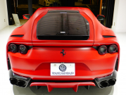 フェラーリ 812 スーパーファスト F1 DCT　正規D車 左H ｶｰﾎﾞﾝﾌｧｲﾊﾞｰﾄﾞﾗｲﾊﾞｰｿﾞｰﾝ+LEDｽﾃｱﾘﾝｸﾞ ｻｽﾍﾟﾝｼｮﾝﾘﾌﾀｰ ﾌﾙ電動ﾃﾞｲﾄﾅｼｰﾄ 純正ﾅﾋﾞ ﾊﾟｰｷﾝｸﾞｶﾒﾗ ｶｰﾎﾞﾝｲﾝﾃﾘｱ ﾊﾟｯｾﾝｼﾞｬｰﾃﾞｨｽﾌﾟﾚｲ 鍛造20AW ﾏｯﾄPPF
